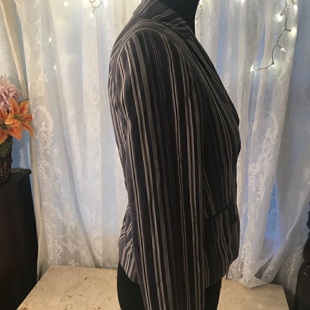 Calvin Klein Size 2 Stripped Jacket! - Picture 11 of 14
